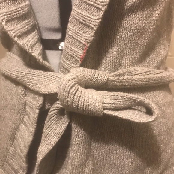 Gray Sleeveless Open-Front Hooded Cardigan - Picture 3 of 5